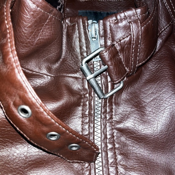 Function	 Keeps you warm


Delicate	 Washable - Picture 5 of 9